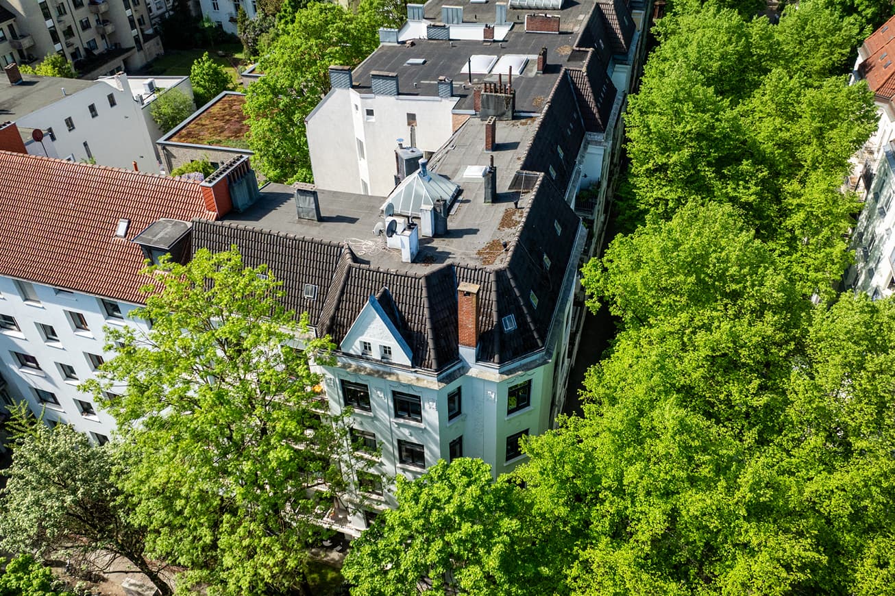 Traumhafte Eigentumswohnungen in einem stilvollen Altbau, nur wenige Schritte vom Mühlenkamp entfernt.