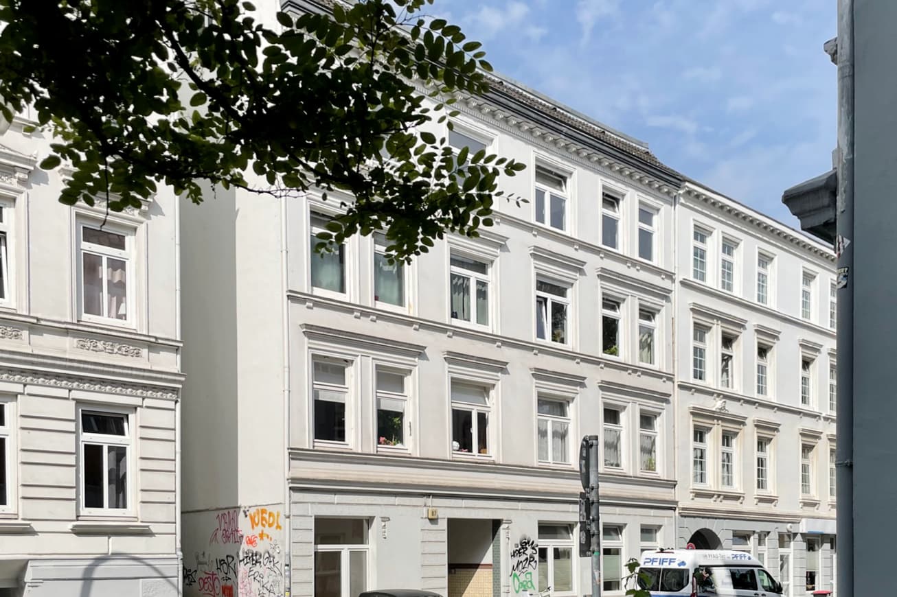 Außenansicht des Altbauzinshaus Hamburg-Eimsbüttel